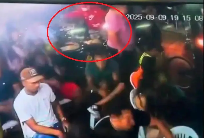 Una cámara de seguridad grabó al sicario que le disparó al secretario de Gobierno de Pradera, José Jiménez. IMAGEN TOMADA DE VIDEO.