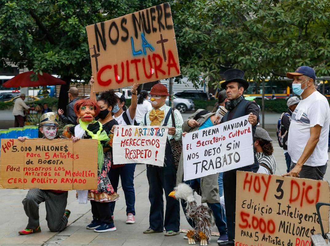 Los manifestantes le cuestionan al secretario darle la espalda a un gremio al que en su momento perteneció. Foto: Manuel Saldarriaga Quintero.