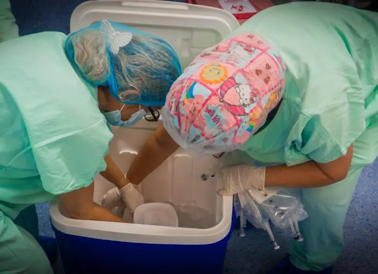 Un equipo de cerca de una docena de profesionales participó en el primer trasplante de corazón hecho en el Hospital General de Medellín. FOTO: CORTESÍA HGM.