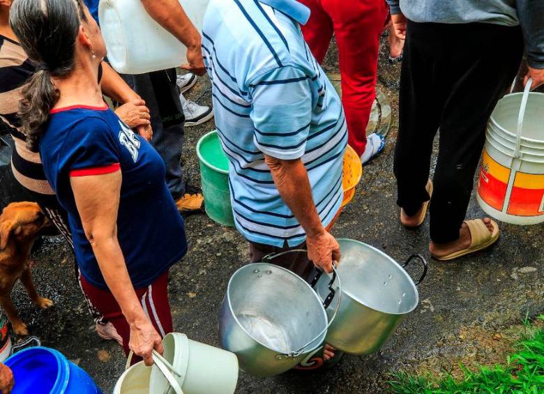 Saque el balde porque ya empezaron a quitar el agua en Bello