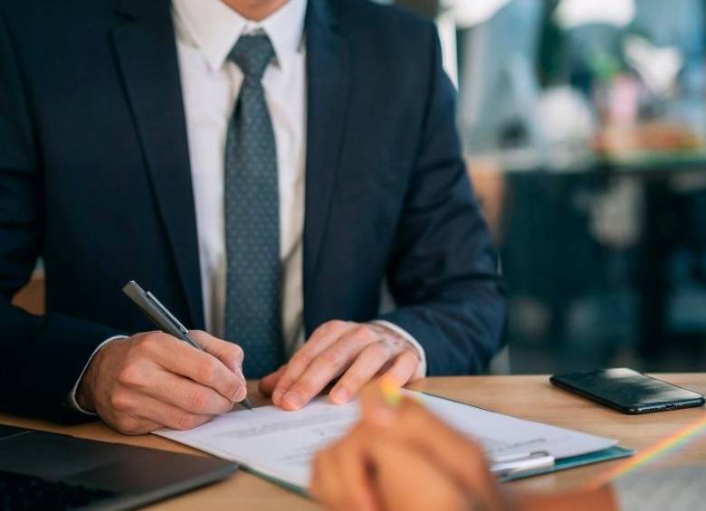  Hay más de 20.000 vacantes en Colombia con contrato a término indefinido. FOTO: Canva