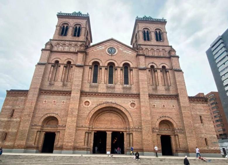 ¿Se están fumando la iglesia? No paran las ‘peladuras’ de los ladrillos en la Metropolitana