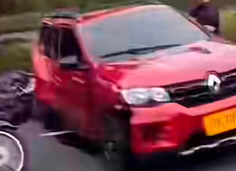 En video: ¡Casi se mata! Choque en la Regional dejó un motociclista herido