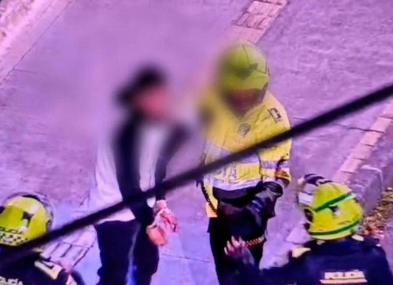 Se intentó volar cuando lo pillaron enfierrado y con placas chuecas en El Poblado