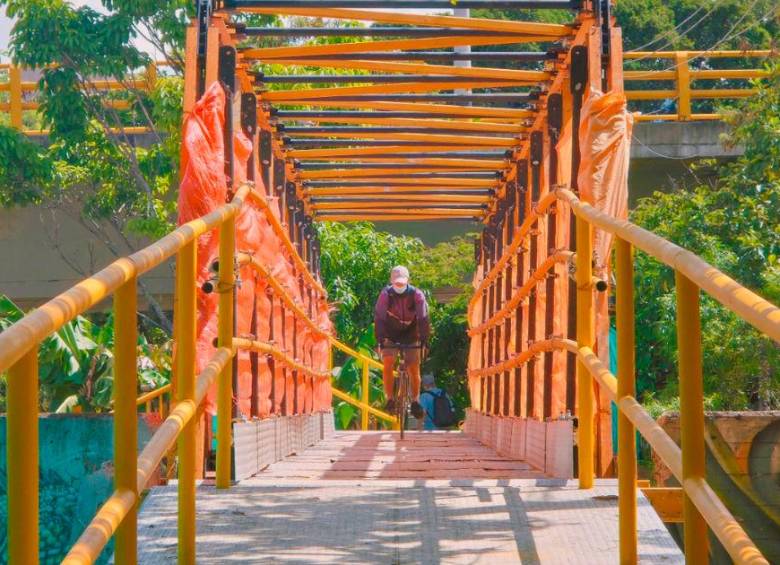 Habilitaron puente peatonal en La Iguaná por obras del metro de la 80