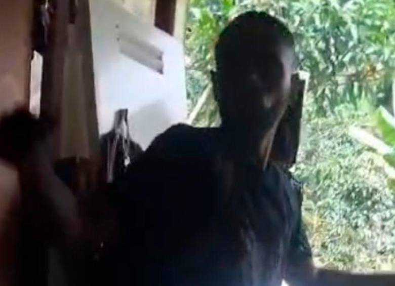 En video: Mujer denunció que su ex amenazó con quemar su casa con ella y su hijo adentro