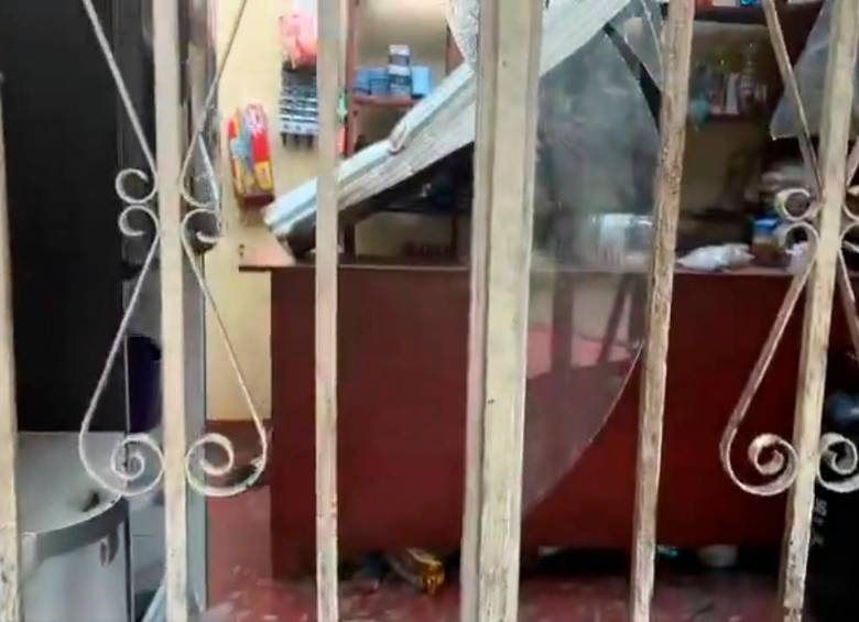 Aquí se aprecian algunos de los daños que dejó el artefacto explosivo en el hogar infantil comunitario. IMAGEN TOMADA DE VIDEO.