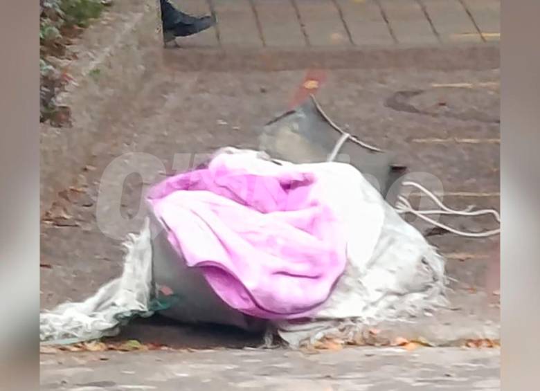 Hallan cadáver envuelto en bolsas y una cobija en Aranjuez/FOTO: Q’HUBO