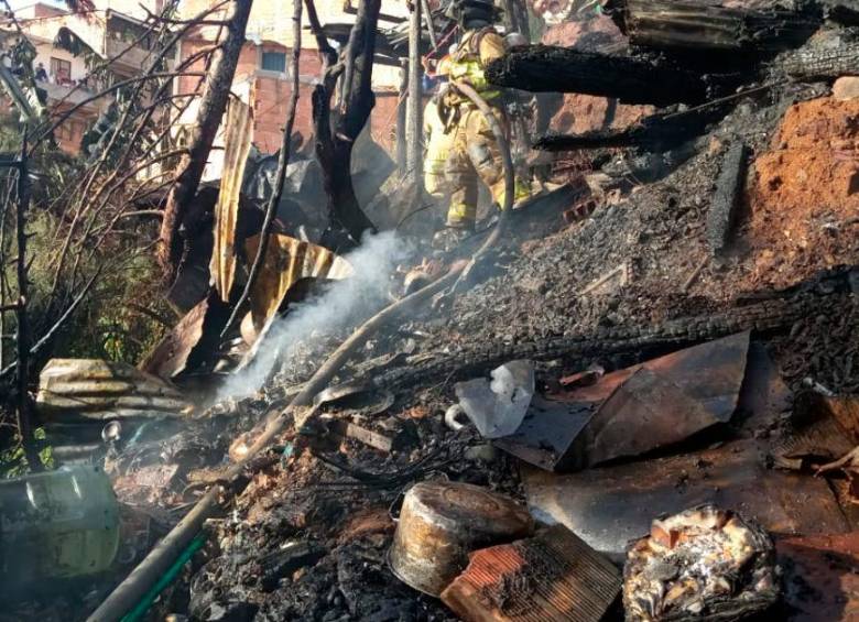 En fotos: Bomberos controlaron incendio estructural en Llanaditas