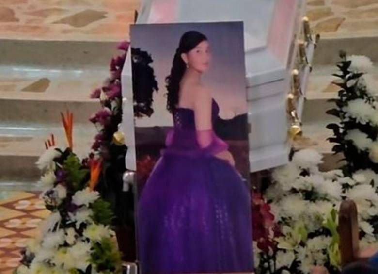 “Cuesta creer que no estés con nosotros”: así le dieron el último adiós a Valentina, en San Vicente Ferrer