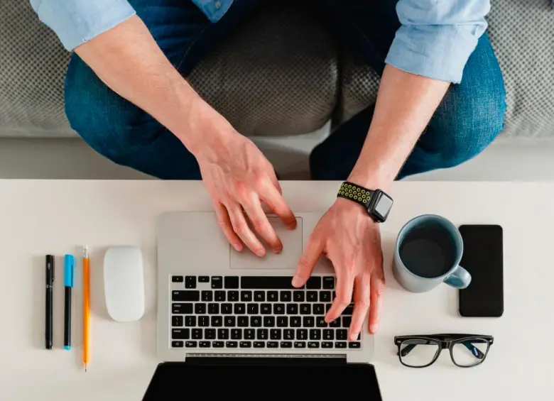 El trabajo híbrido se consolida como una de las modalidades más atractivas en Colombia, ofreciendo flexibilidad y contacto presencial. FOTO: GETTY