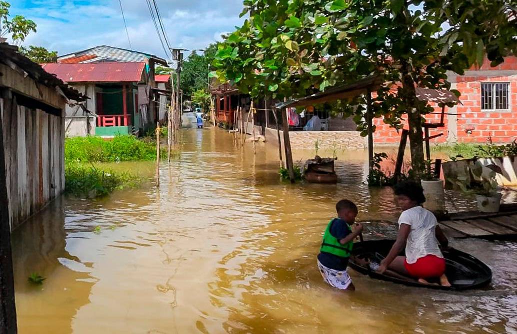 Por las inundaciones persistentes se estarían presentando brotes de enfermedades gastrointestinales, sobre todo en niños. FOTOS: YOINER PALOMEQUE