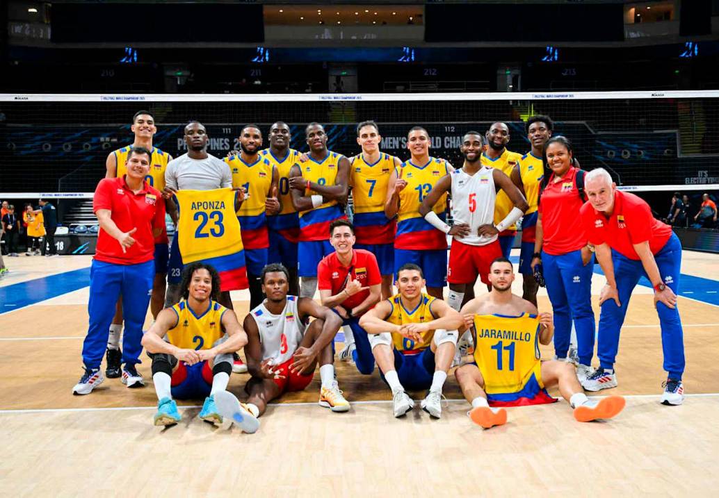 Esta es la Selección Colombia que compitió en el Mundial de mayores en Filipinas. FOTO CORTESÍA volleyballworld.com