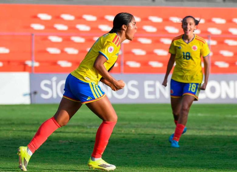 La delantera Maithé López celebra su segundo gol con Colombia en el Sudamericano Sub-20, en la victoria 2-0 ante Uruguay. FOTO CORTESÍA FCF 