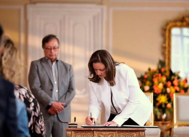 La nueva ministra del Deporte, Luz Cristina López tomó posesión de cargo. FOTO CORTESÍA COMITÉ PARALÍMPICO COLOMBIANO 