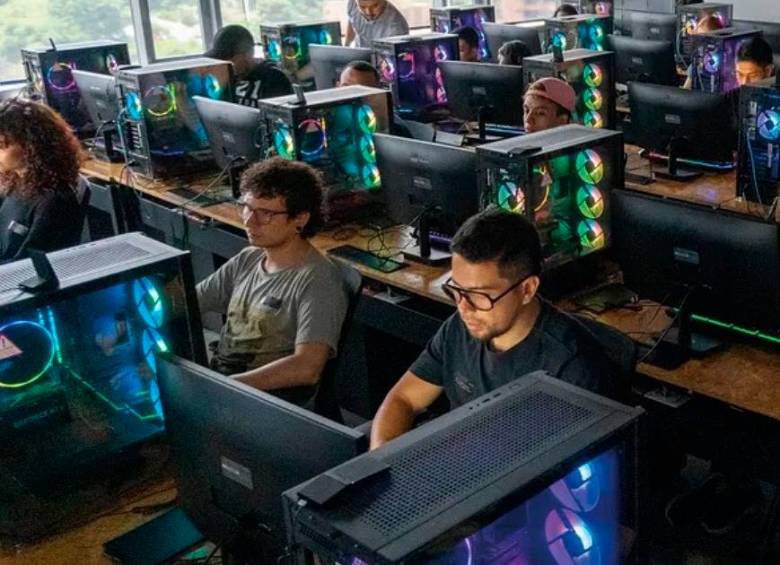 ¿Quiere estudiar? Aproveche estos cursos gratis de la Alcaldía de Medellín y Eafit