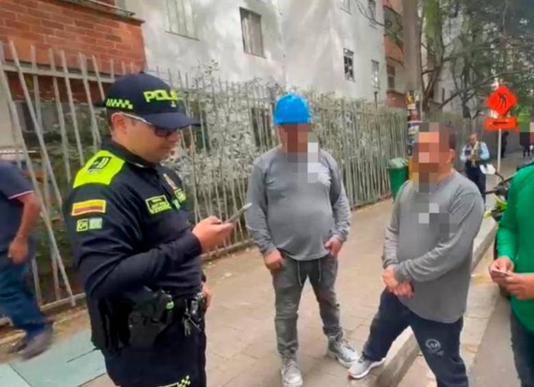 Los pillaron botando un camionado de escombros y los multaron