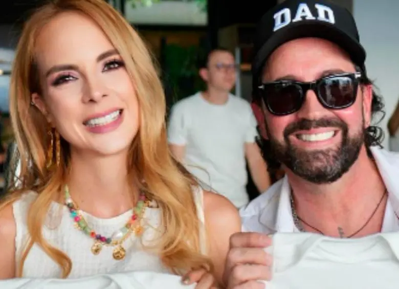 En video: A sus 47 años, el cantante Lucas Arnau será papá de gemelas