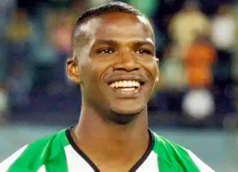 El exfutbolista Carlos Díaz le brinda esperanza a los niños de Necoclí