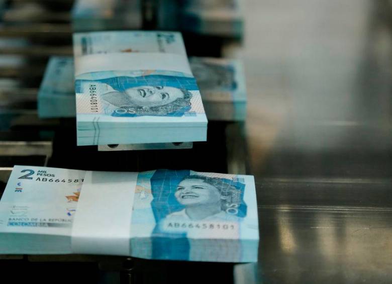 A punta de billetes de $ 2000 estarían enviando droga al exterior