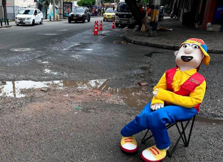 ¡Qué peligro! Esta calle del barrio Sevilla es toda una trocha