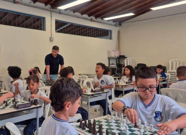 ¡Qué parche! Estudiantes de los colegios de Medellín aprenderán ajedrez para la vida