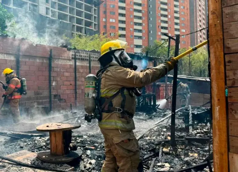 Evacuaron a 175 trabajadores por incendio en fábrica de Itagüí