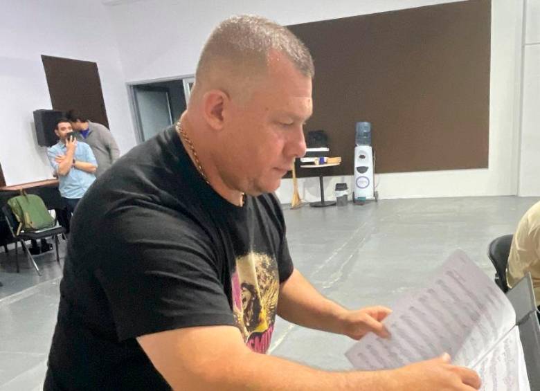 El utilero de la Filarmónica de Medellín hace hasta de psicólogo