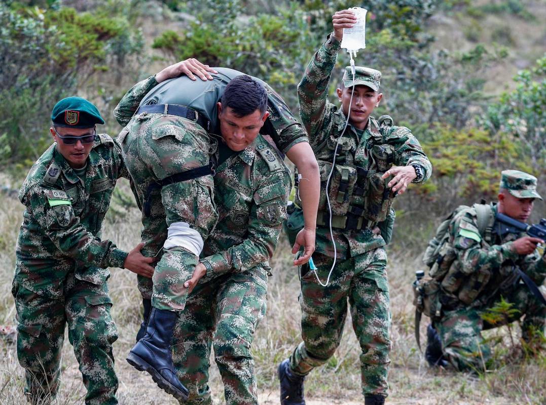 Los soldados militares están entrenados para salvar la vida de sus compañeros en combate y hasta de sus propios enemigos. Foto: Manuel Saldarriaga Quintero.