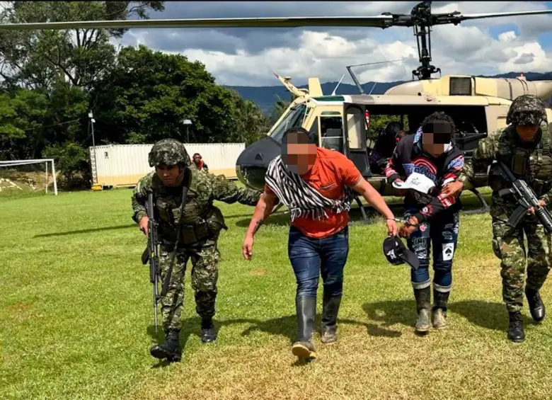 Así fue la captura de dos de los hombres de confianza de alias Primo Gay en el Norte de Antioquia. FOTO: Cortesía Cuarta Brigada del Ejér