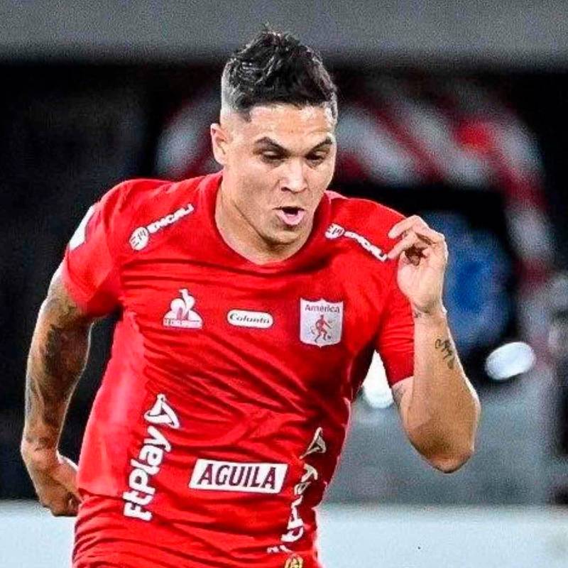 El volante antioqueño Juan Fernando Quintero habló sobre su presente con América de Cali y desmitió algunas versiones y polémicas. FOTO TOMADA X @AmericadeCali
