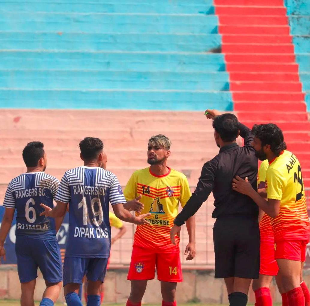 Finalmente el juego terminó 4-2 a favor del local, el Ahbab FC, que anotó en contra dos insólitos goles. FOTO Instagram Delhi Premier League 