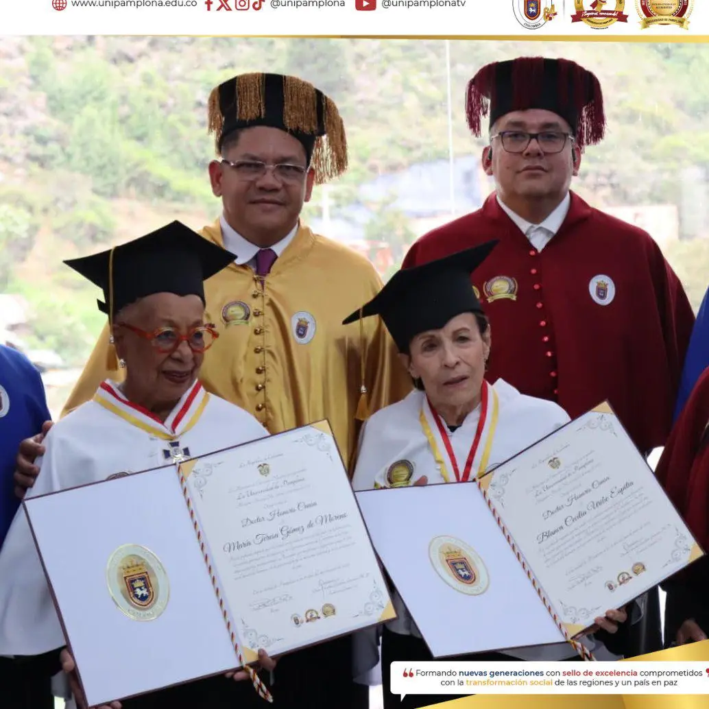 Las dos maestras homenajeadas en la universidad nortesantandereana. FOTO: Imagen tomada de redes