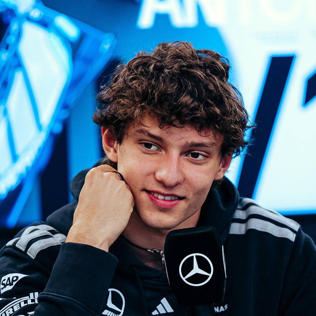 Kimmi Antonelli lidera la F1 con 100 puntos tras cuatros carreras. FOTO: <b>X MERCEDESAMGF1</b>
