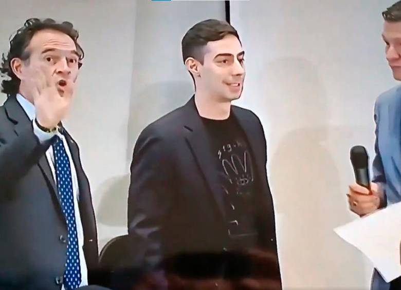 Juan Carlos Upegui (centro) llegó al Concejo tras quedar segundo en las elecciones que perdió ante Federico Gutiérrez (izquierda). FOTO CAPTURA DE PANTALLA 