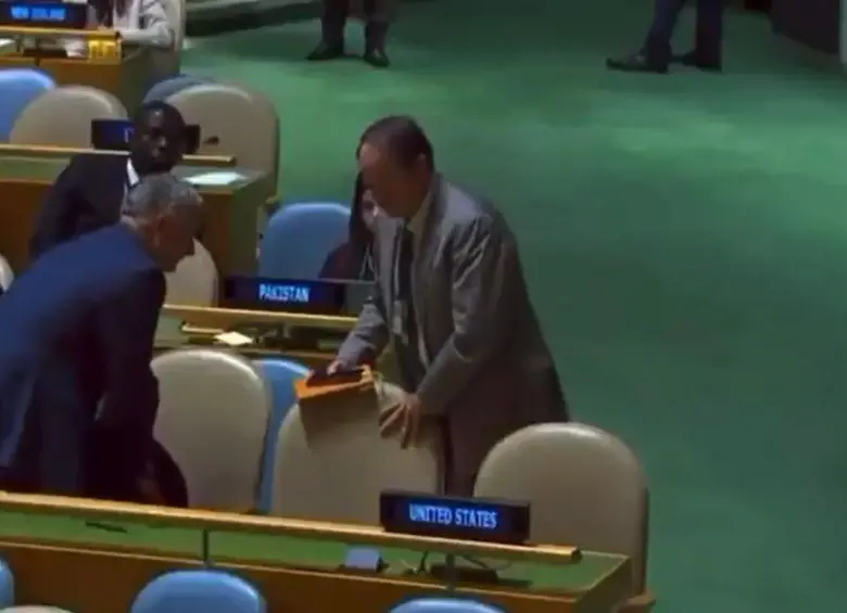 La delegación se retiró apenas unos minutos después de que Petro comenzara a hablar. Foto: Captura de pantalla.