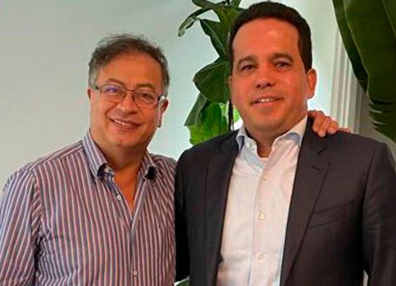 El presidente de izquierda, Gustavo Petro, y el actual presidente del Partido Conservador, Carlos Andrés Trujillo, se reunieron tras la elección. Los godos cuestionan esa amistad. FOTO CORTESÍA