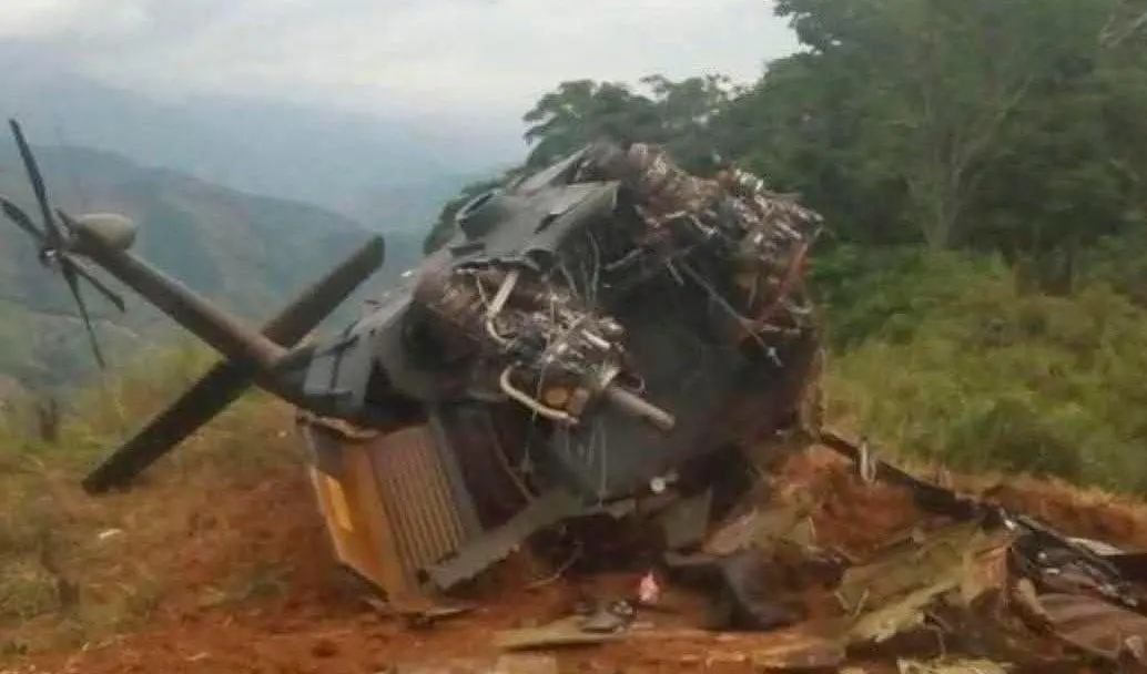 Así quedó el helicóptero estadounidense, que fue donado a la Policía colombiana, luego del ataque en Amalfi, Antioquia. FOTO: CORTESÍA.