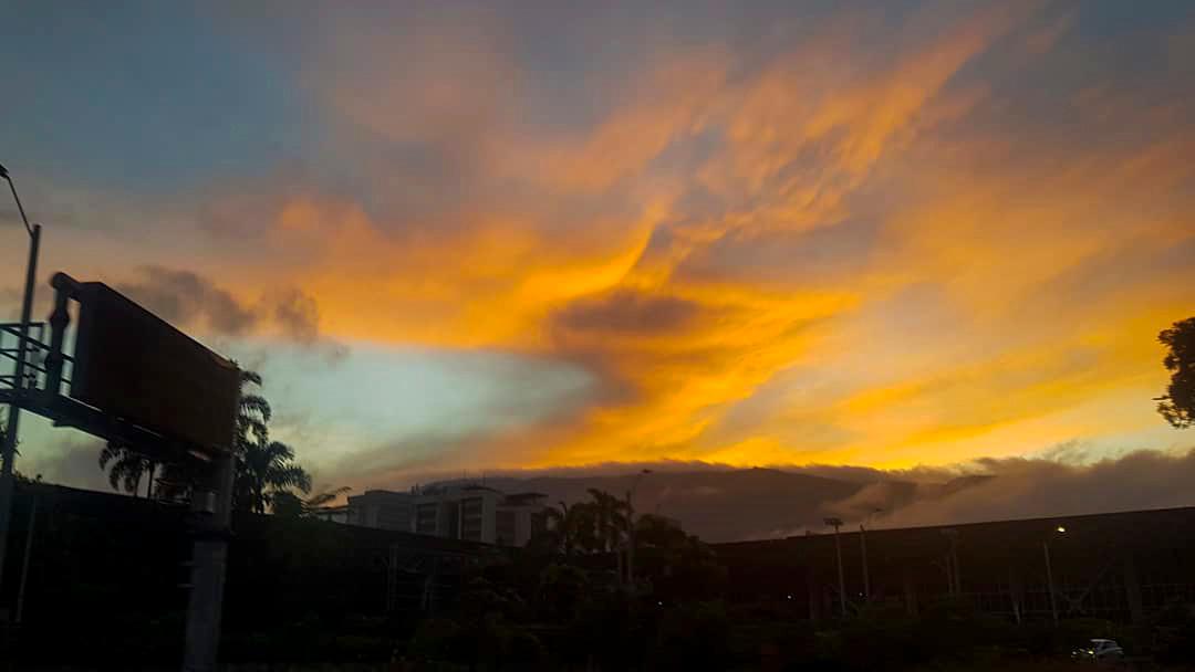 Este amanecer es el presagio de un día soleado en todo el área metropolitana. Foto: Juan Antonio Sánchez