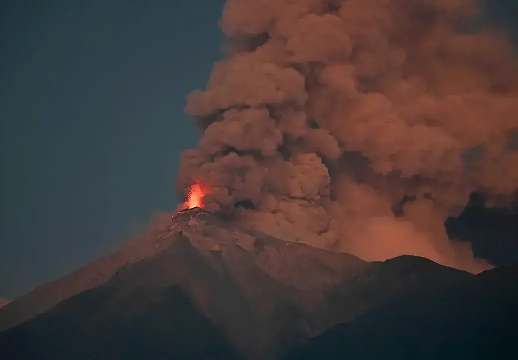 Volcán de Fuego en erupción. <b>Foto: </b>AFP.
