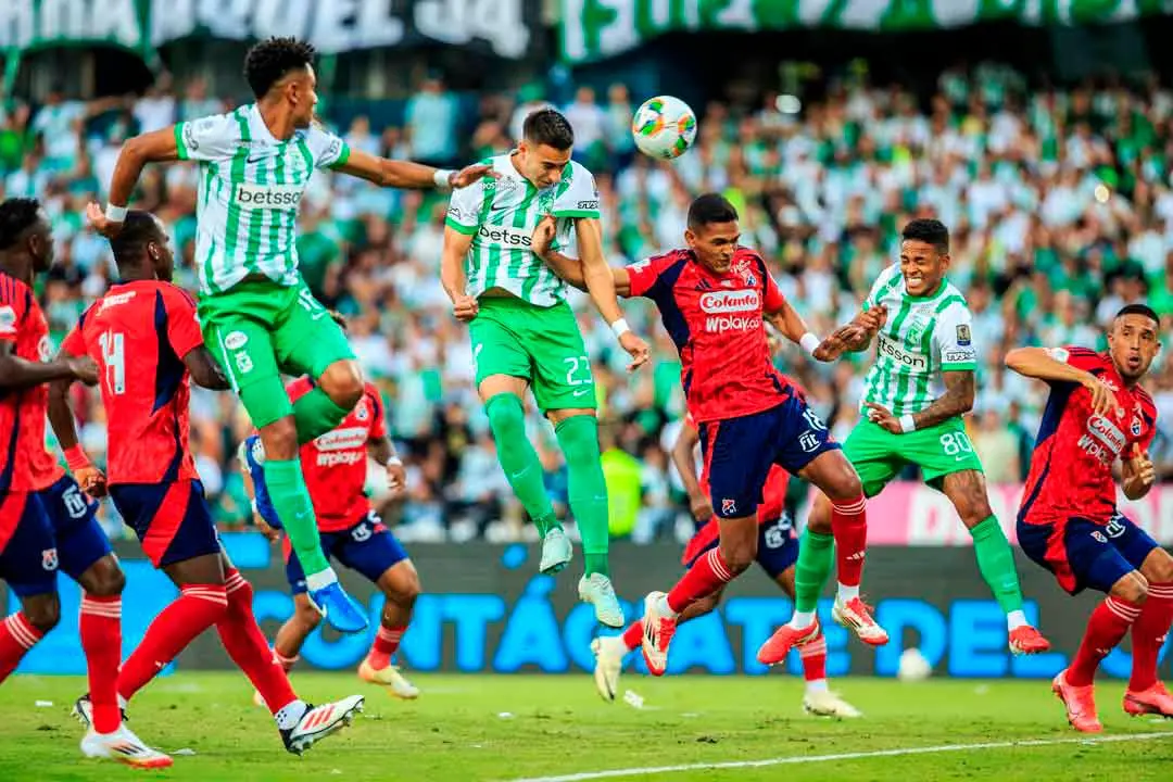 El clásico paisa prometía emociones desde el primer minuto y no defraudó. Apenas rodó el balón en el Atanasio Girardot. Foto: Camilo Suárez Echeverry