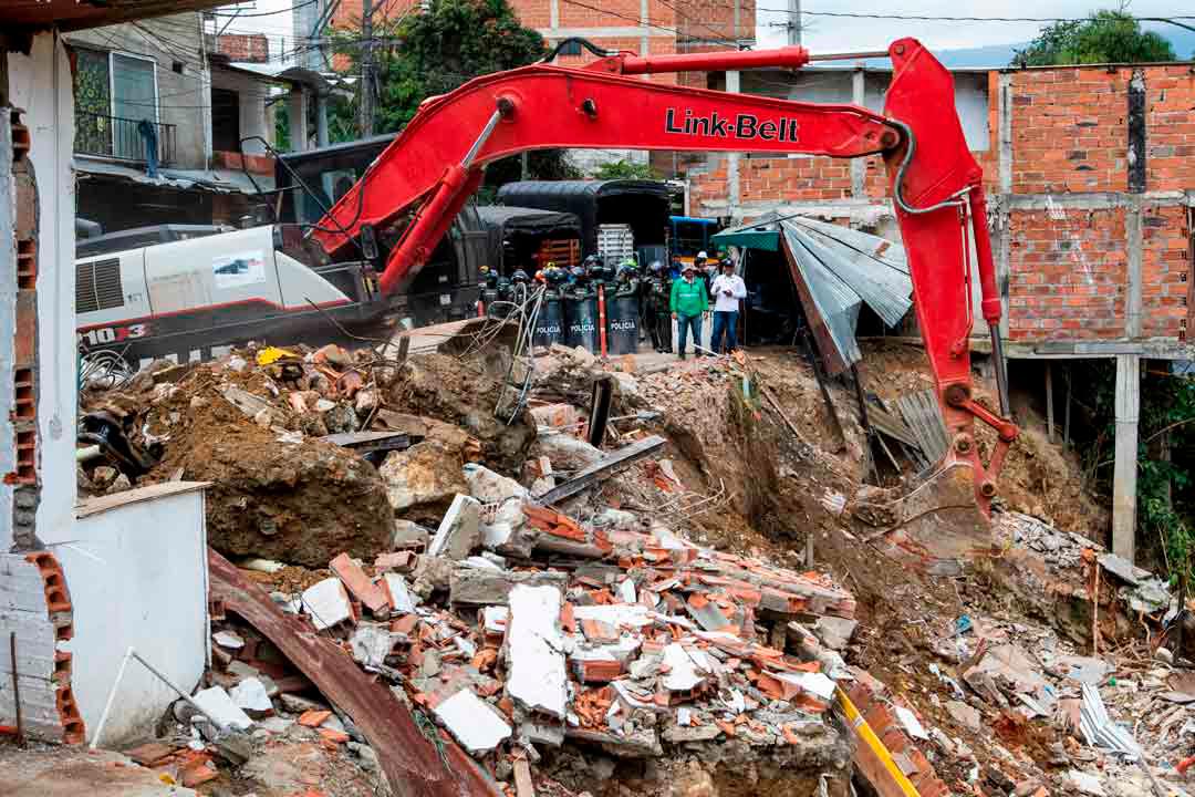Rechazan las estigmatizaciones sufridas señalando que son familias que llevan décadas en la zona y que han autogestionado su barrio en medio de las carencias, sin ayuda del Estado, y que por eso ahora no puede solo aparecer para destruir sus viviendas. Fotos: Julio César Herrera