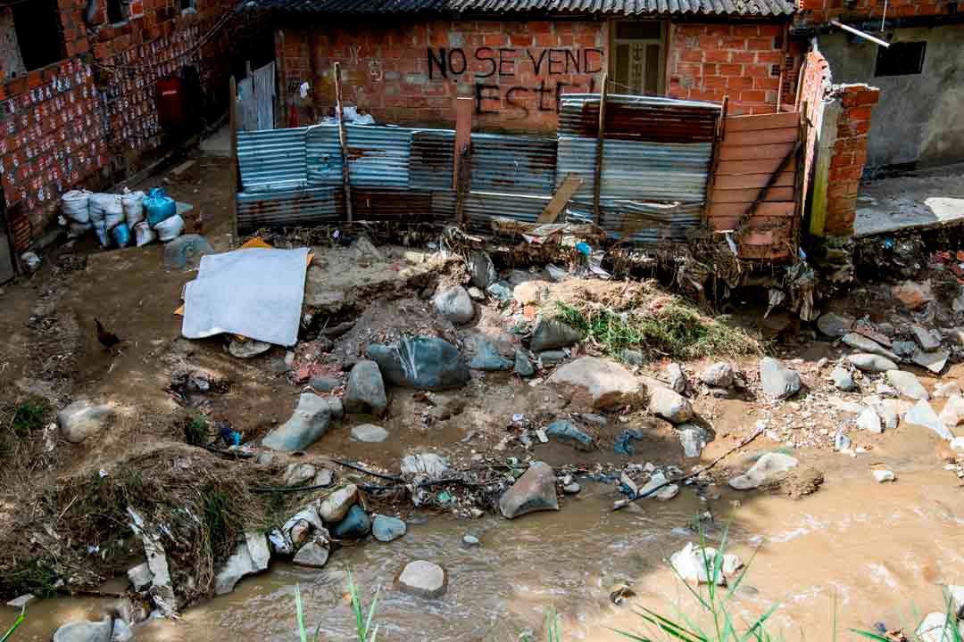 Otro afectado narró que previo a la demolición la alcaldía los reunió para ofrecerles albergue por 15 días y posteriormente $591.000 pesos para, según la alcaldía, pagar un mes de arriendo. Después de ese tiempo, manifestó el hombre, les dijeron que tenían que adelantar una serie de trámites si querían intentar ser beneficiarios de otros dos meses de arriendo. Fotos: Julio César Herrera