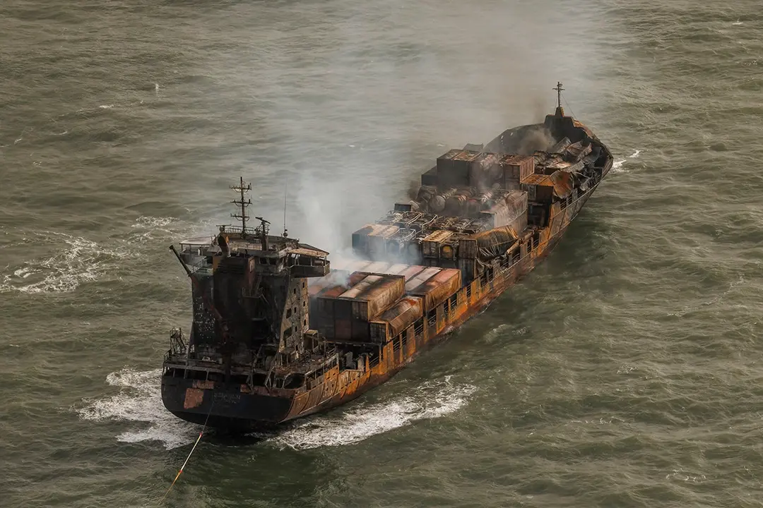 Un posible desastre ecológico amenaza las costas de Inglaterra tras la colisión entre un petrolero estadounidense y un buque de carga portugués ocurrido el pasado lunes en el mar del Norte, frente a la costa de Yorkshire, en el noreste de Inglaterra. Foto: GETTY