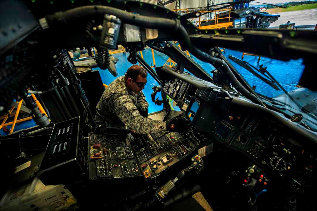 Su labor es fundamental para el éxito de las misiones que parten desde esta unidad militar, ya sean de combate, ayuda humanitaria o transporte de personal. Foto: Camilo Suárez Echeverry