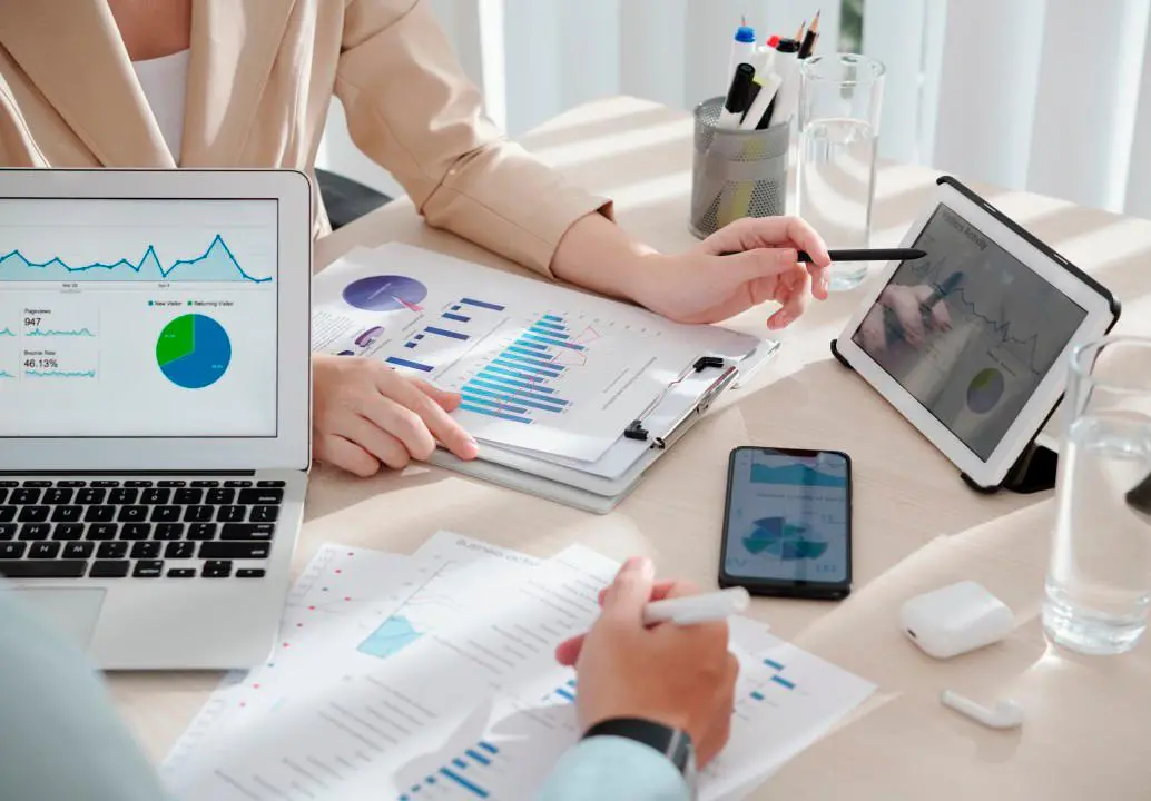 Trabajos en ventas, call centers y marketing digital son algunos de los que operan bajo estrictos indicadores de desempeño. FOTO: SHUTTERSTOCK