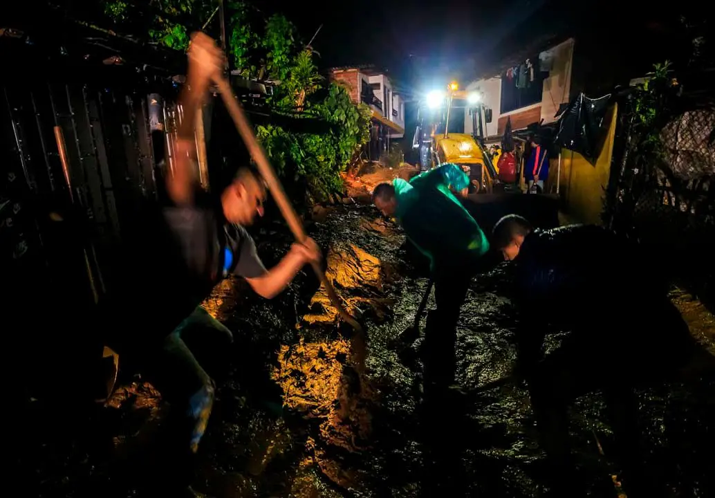 Esta emergencia se registró sobre las 5:30 de la tarde del jueves, cuando miles de metros cúbicos de lodo cayeron sobre este sector, provocando la muerte de cinco personas, integrantes de dos familias del sector. Foto: Camilo Suárez Echeverry