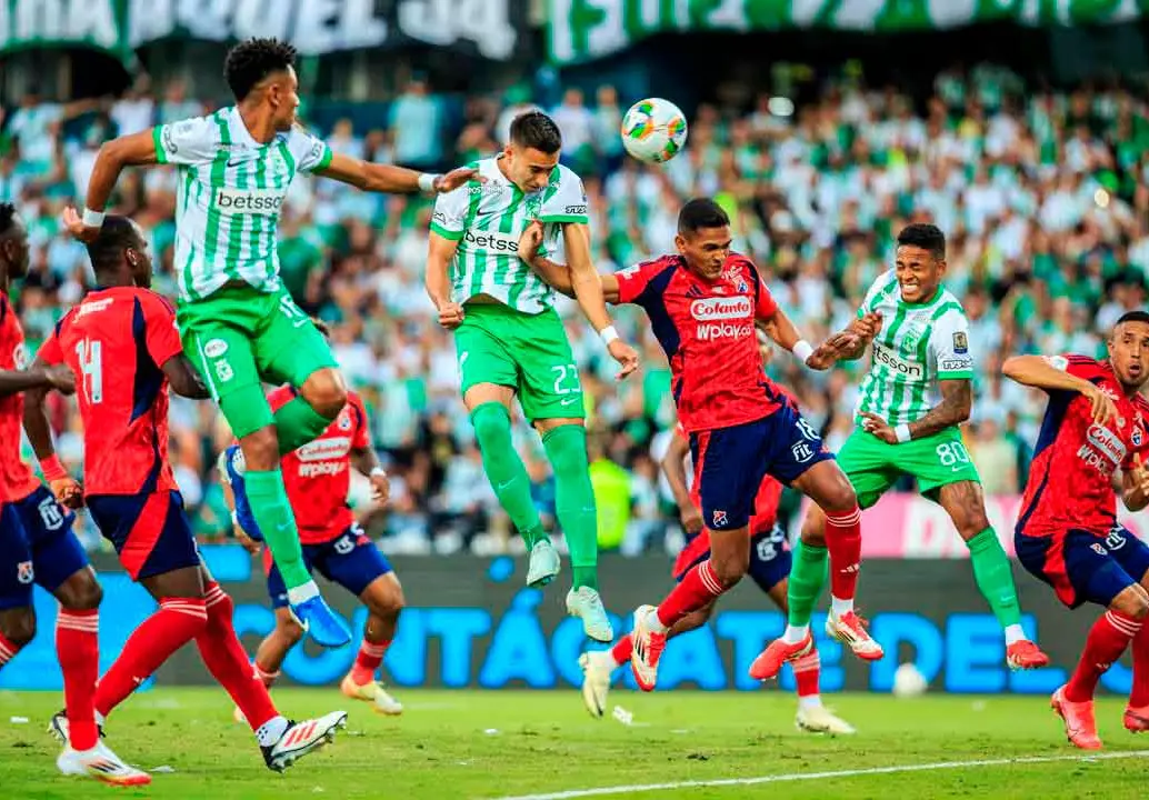 Atlético Nacional salió ileso de un clásico polémico, apasionante y muy eléctrico contra un Independiente Medellín que perdonó y no pudo aprovechar la superioridad numérica para vencer a su clásico rival. Foto: Camilo Suárez Echeverry