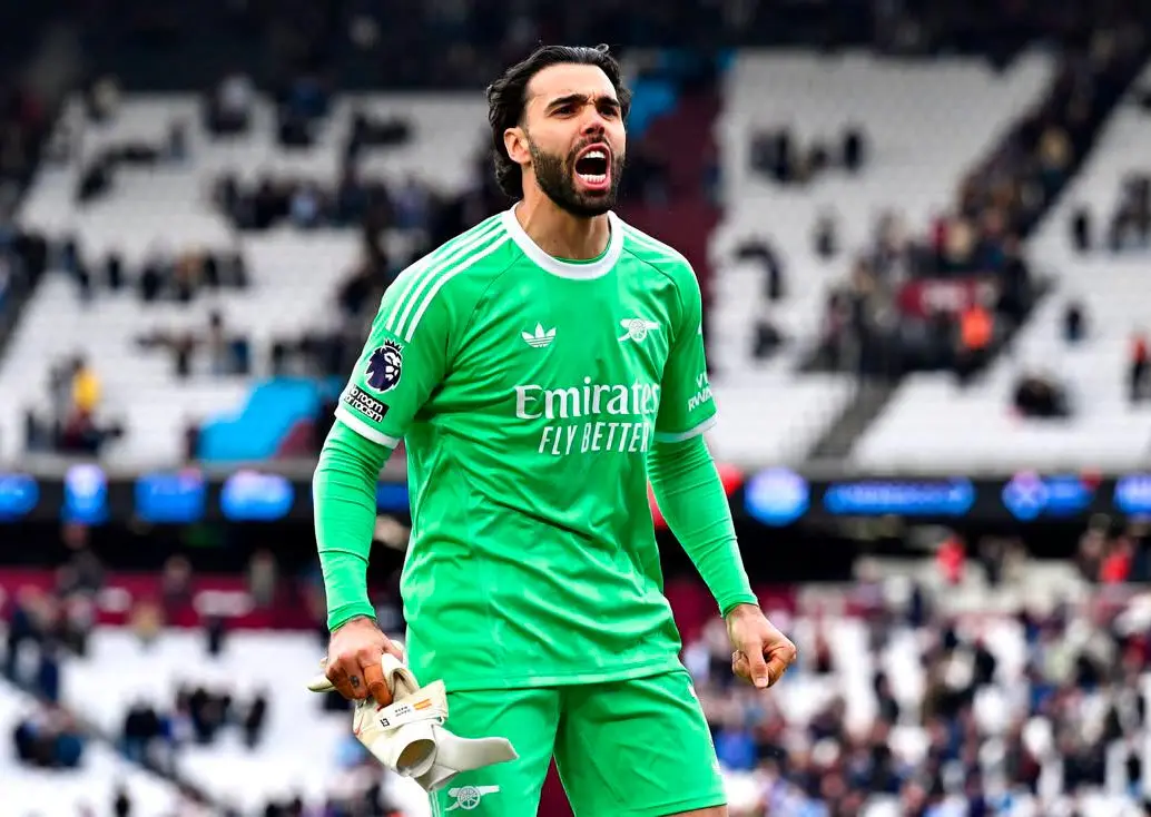 David Raya es el único arquero en la historia del Arsenal en conseguir tres Guantes de Oro seguidos. FOTO: <b>INSTAGRAM D.RAYA1</b>