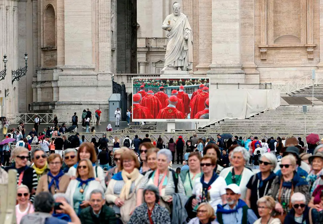 El nuevo papa se asomó al balcón para presentarse al mundo e impartir su primera bendición ‘Urbi et Orbi’ (’A la ciudad y al mundo’).Foto: Getty